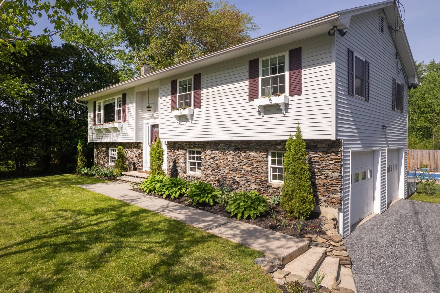 18 Hillside Road Rutland, VT 05701 - Photo 2 of 40