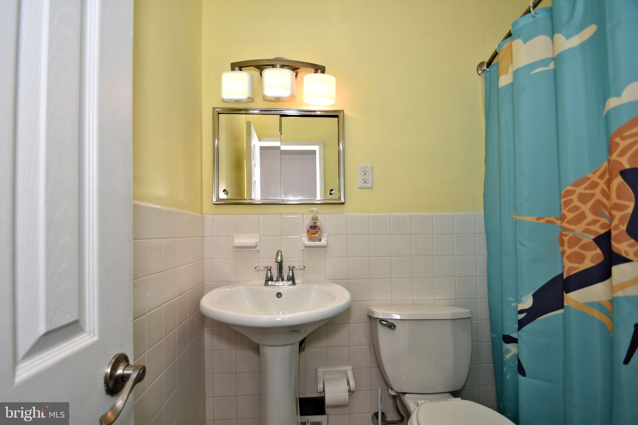 7431 Hill Road Philadelphia, PA 19128 - Photo 25 of 31 Second floor hall bathroom