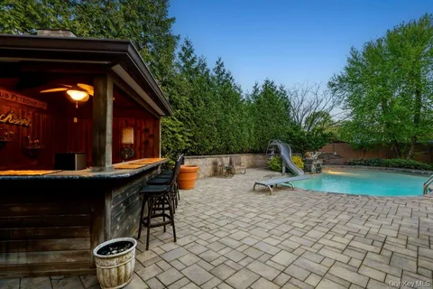 $1,099,990 | 9 Defeo Court, Deer Park, NY 11729
