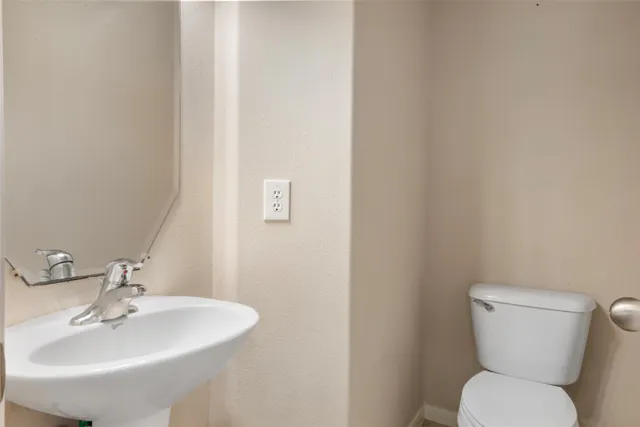 $2,600 | 13907 Normandy Court, Sugar Land, TX 77498