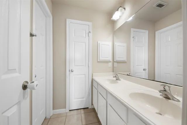 $2,600 | 13907 Normandy Court, Sugar Land, TX 77498