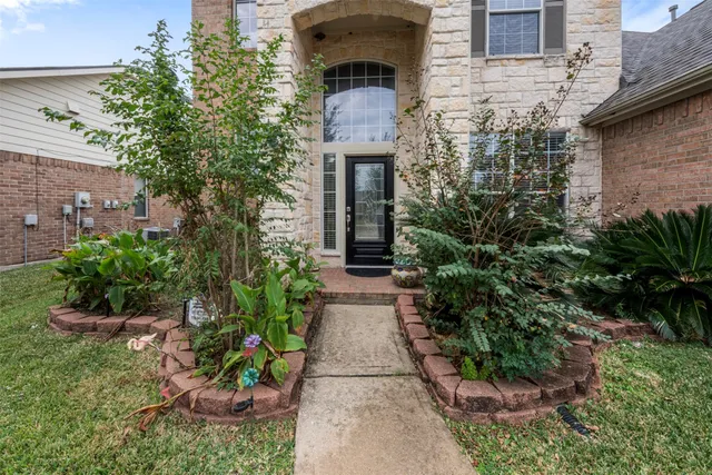 $2,600 | 13907 Normandy Court, Sugar Land, TX 77498