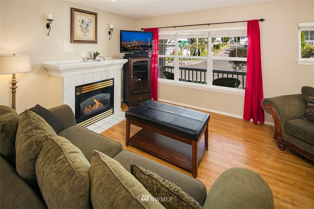3713 Northeast 5th Street Renton, WA 98056 - Photo 5 of 22
