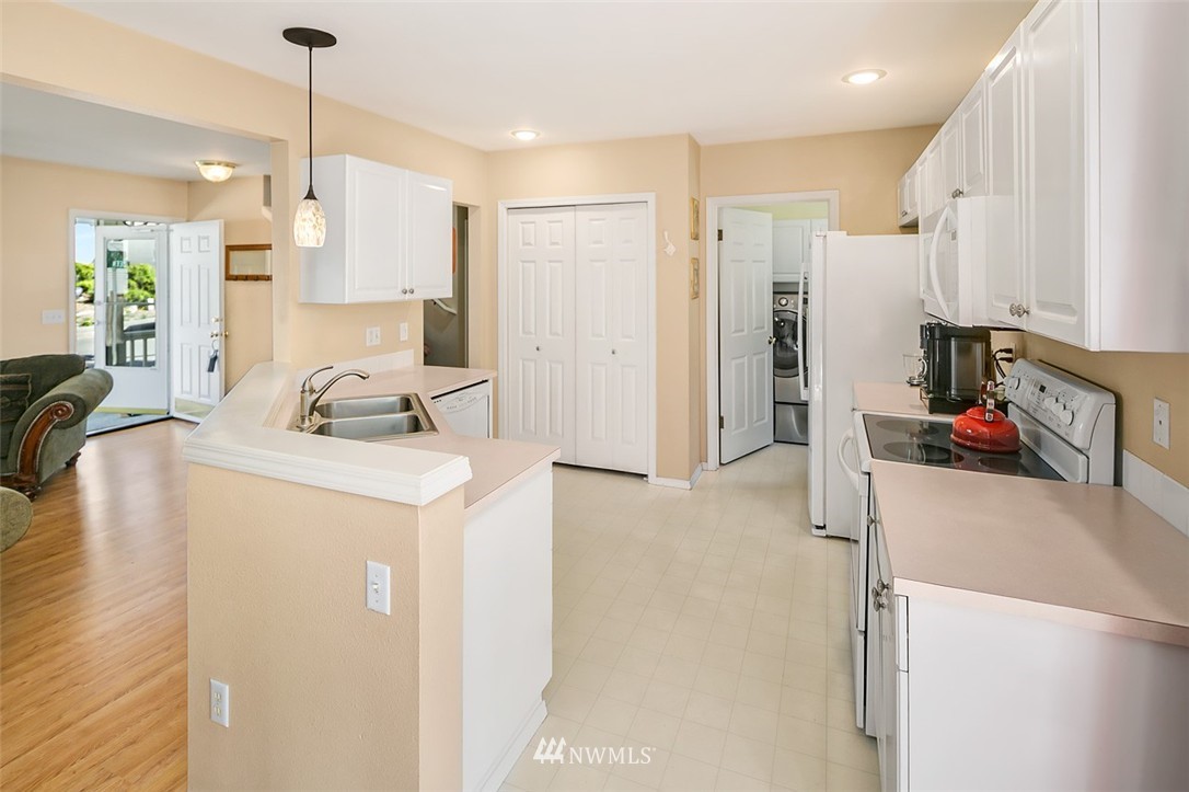3713 Northeast 5th Street Renton, WA 98056 - Photo 9 of 22