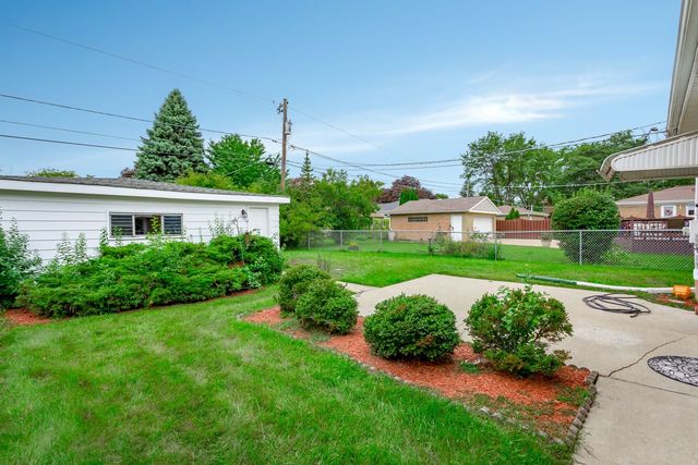 7500 Beckwith Road Morton Grove, IL 60053 - Photo 27 of 27 a view of a garden with potted plants
