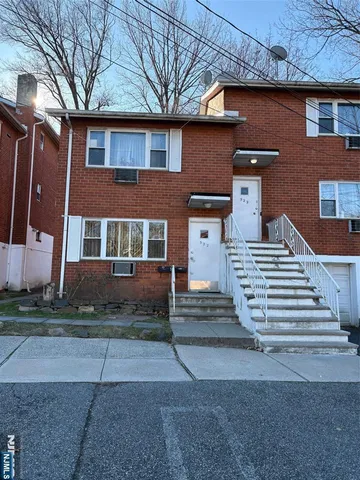 $1,450 | 522 Columbia Avenue, Unit 1, Fort Lee, NJ 07024