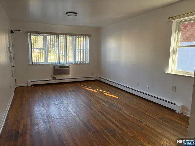 $1,450 | 522 Columbia Avenue, Unit 1, Fort Lee, NJ 07024