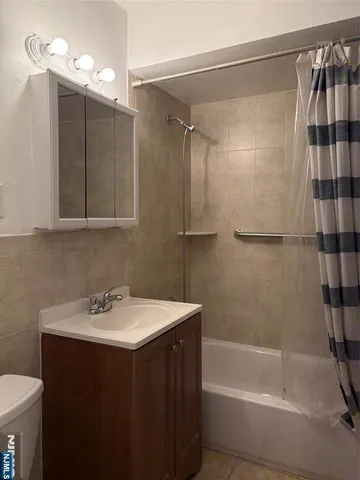 $1,450 | 522 Columbia Avenue, Unit 1, Fort Lee, NJ 07024