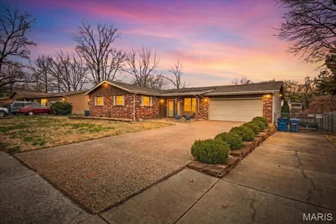 $320,000 | 139 Cole Boulevard, St. Charles, MO 63301