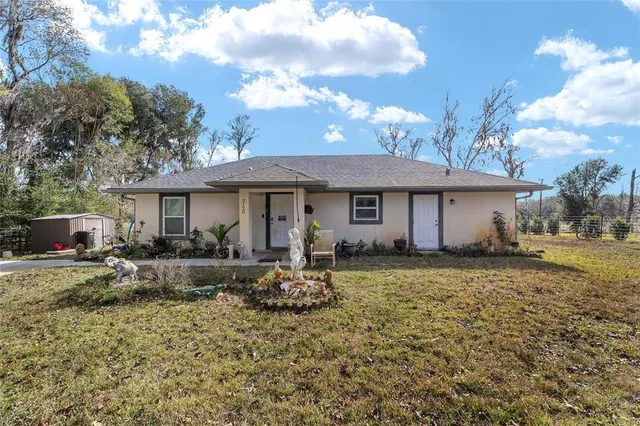 a view of a house with a yard