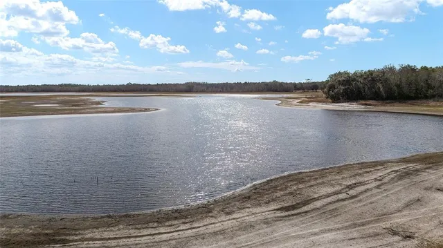 a view of a yard with a house