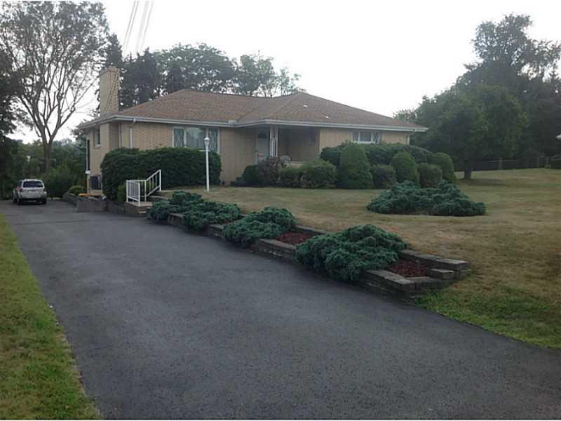 23 Bellview Drive McKees Rocks, PA 15136 - Photo 1 of 20 Exterior Front.