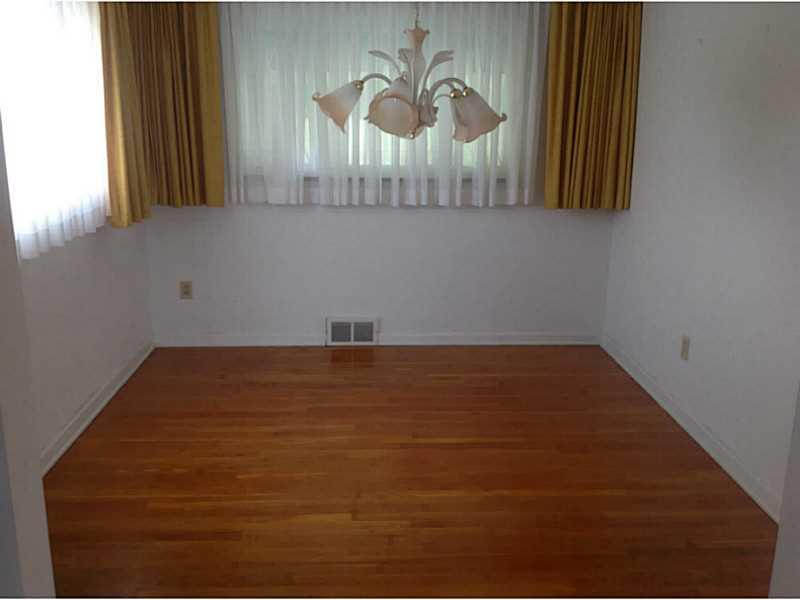 23 Bellview Drive McKees Rocks, PA 15136 - Photo 3 of 20 Dining Room.