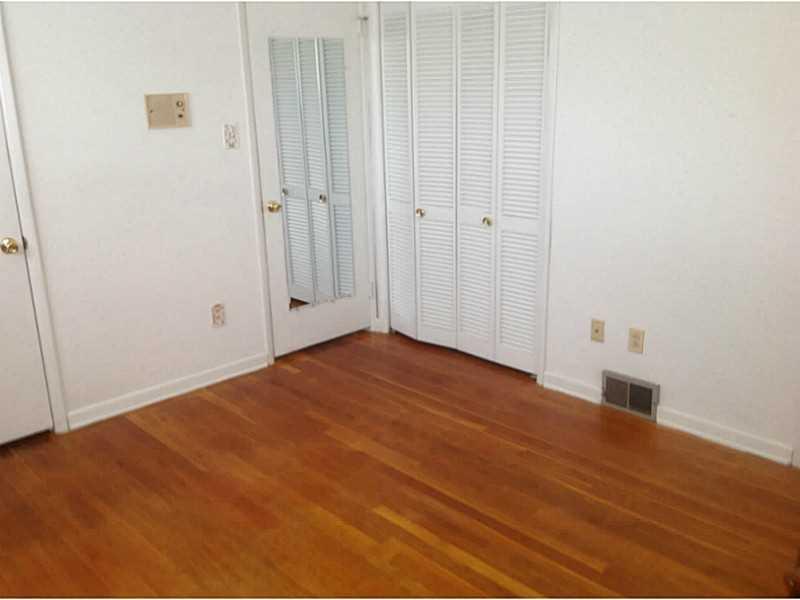 23 Bellview Drive McKees Rocks, PA 15136 - Photo 6 of 20 Bedroom.
