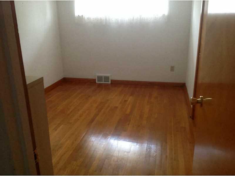 23 Bellview Drive McKees Rocks, PA 15136 - Photo 9 of 20 Bedroom.
