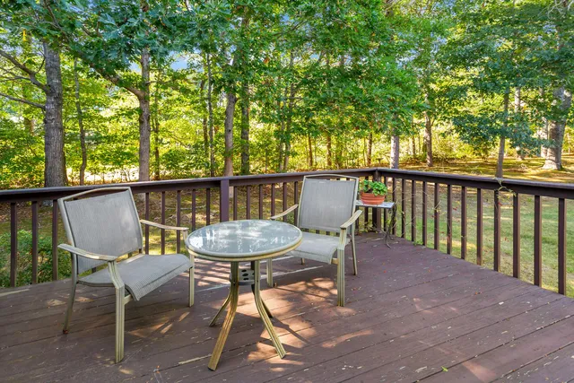 a picture of a black and white photo