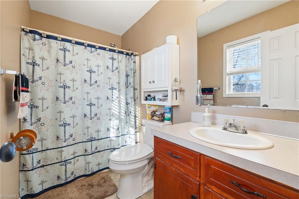 1586 Riverview Rd Extension Lexington, NC 27292 - Photo 17 of 49 Primary Bathroom