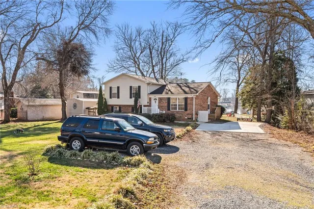 $575,000 | 1586 Riverview Rd Extension, Lexington, NC 27292