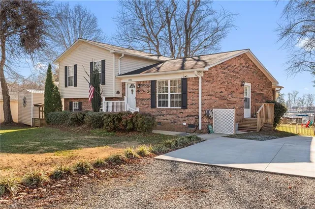 $575,000 | 1586 Riverview Rd Extension, Lexington, NC 27292