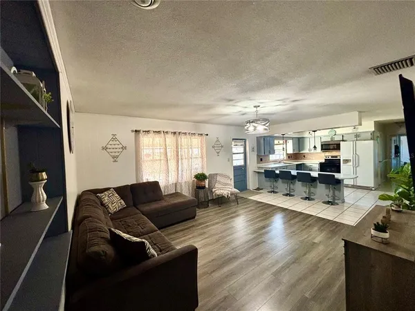 $349,900 | 628 West Seminole Avenue, Eustis, FL 32726