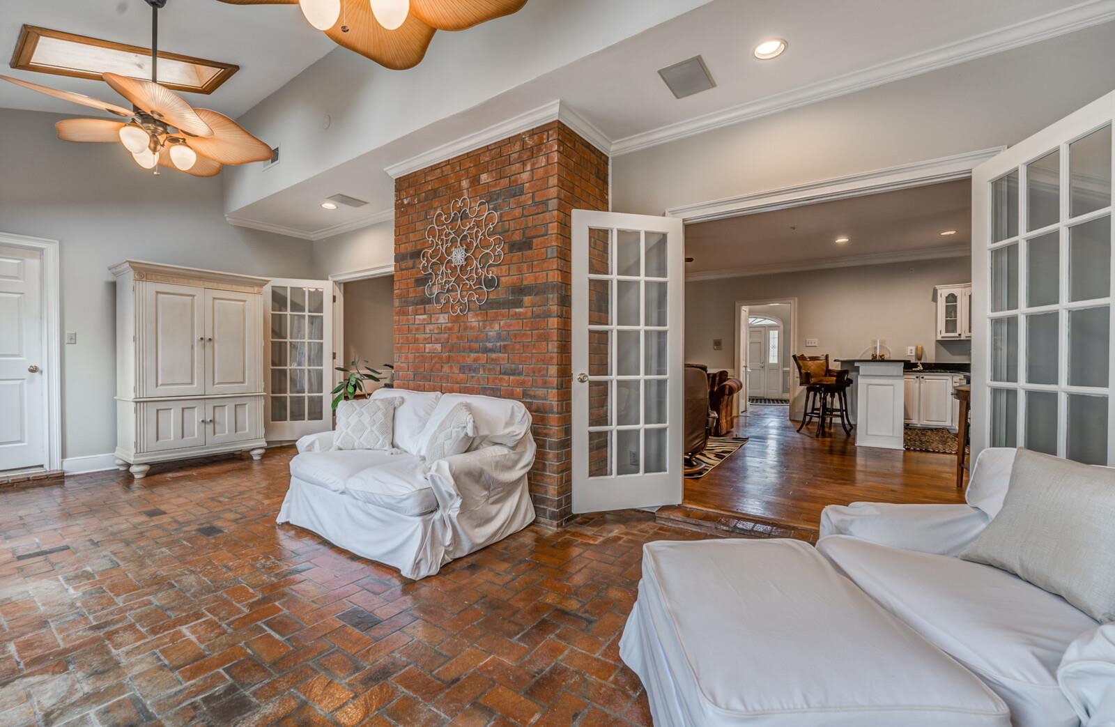 601 North Walnut Bend Road Memphis, TN 38018 - Photo 8 of 25 a living room with furniture