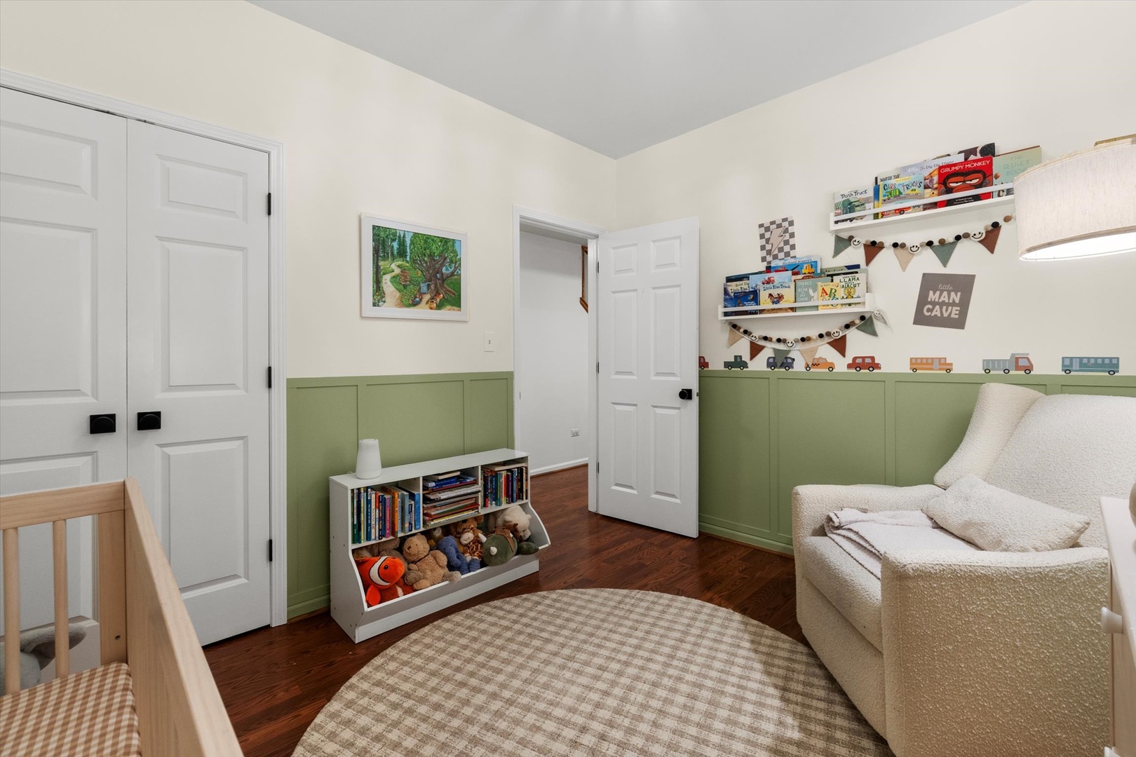 3531 North Reta Avenue, Unit 1 Chicago, IL 60657 - Photo 26 of 63 a living room with furniture and a flat screen tv