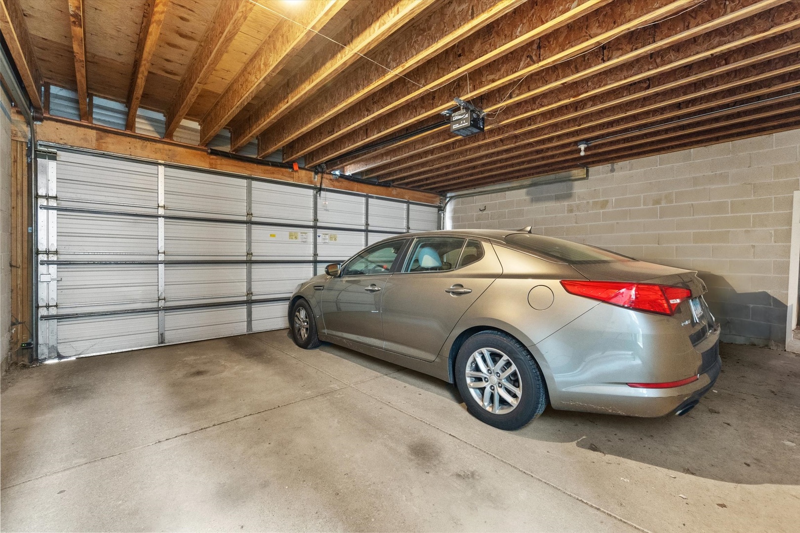 3531 North Reta Avenue, Unit 1 Chicago, IL 60657 - Photo 36 of 63 a view of a garage