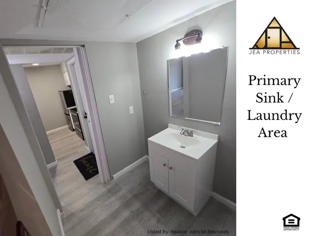 a view of utility room