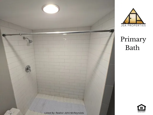 a picture of a bathroom