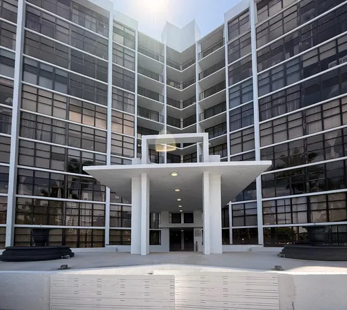 $2,400 | 200 Leslie Drive, Unit 924, Hallandale Beach, FL 33009