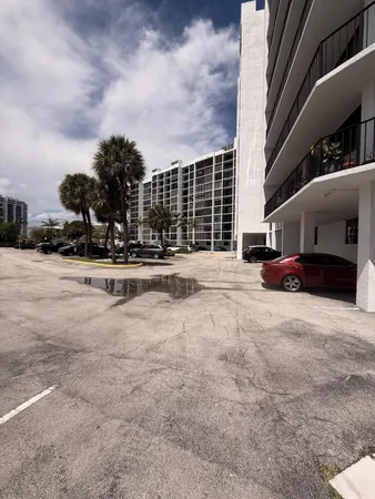 $2,400 | 200 Leslie Drive, Unit 924, Hallandale Beach, FL 33009