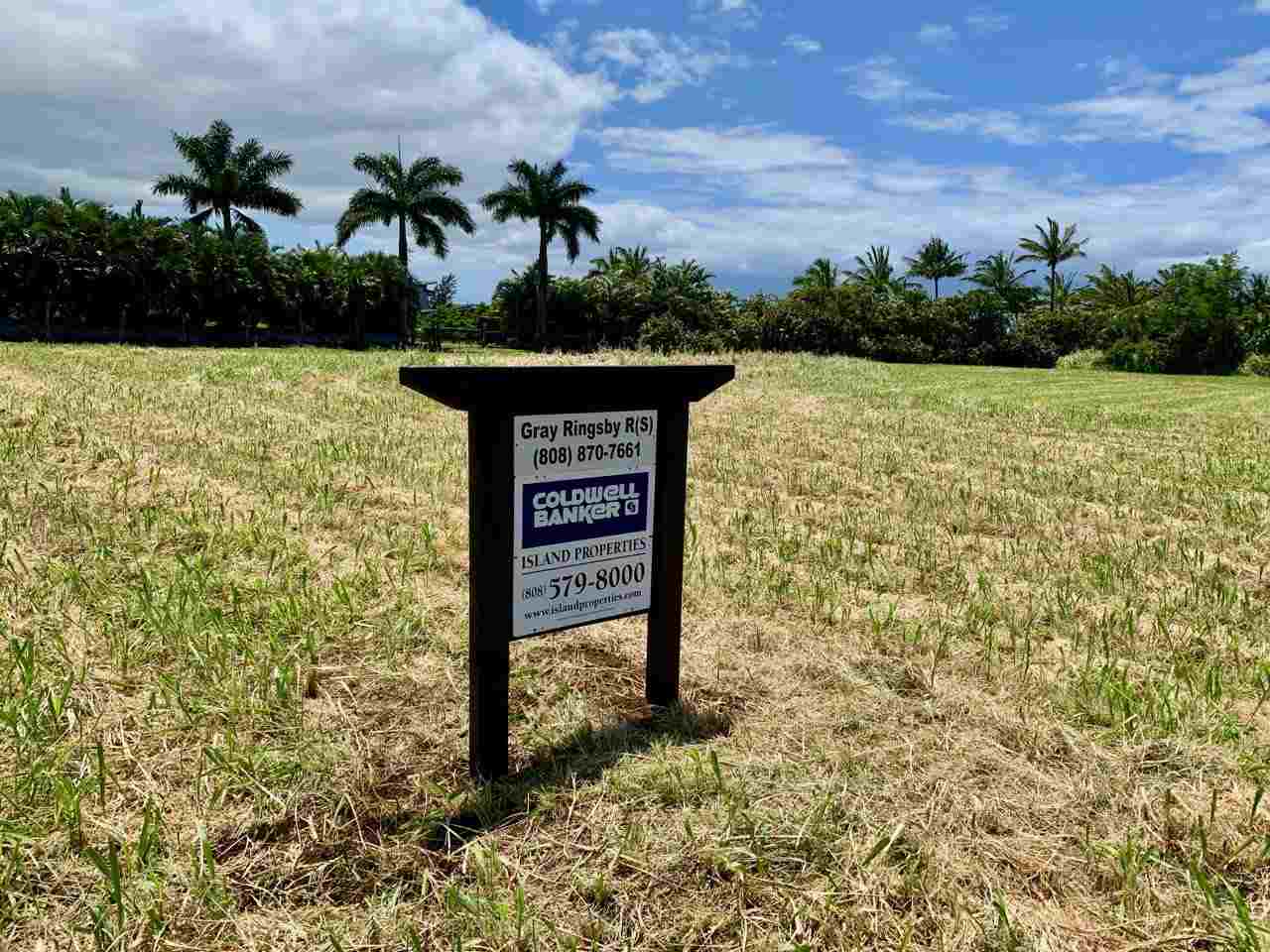 52 Piialii Street Haiku, HI 96708 - Photo 26 of 29 a view of a sign board with wooden fence