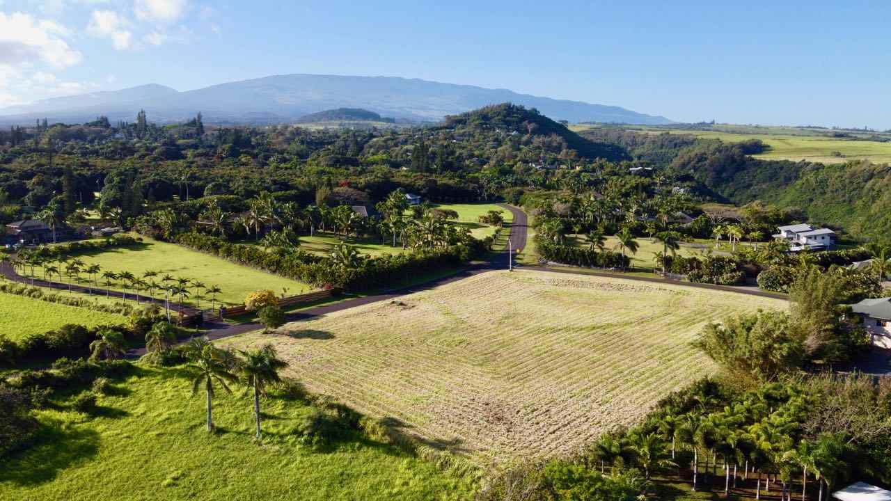 52 Piialii Street Haiku, HI 96708 - Photo 4 of 29 view of a lake with a mountain