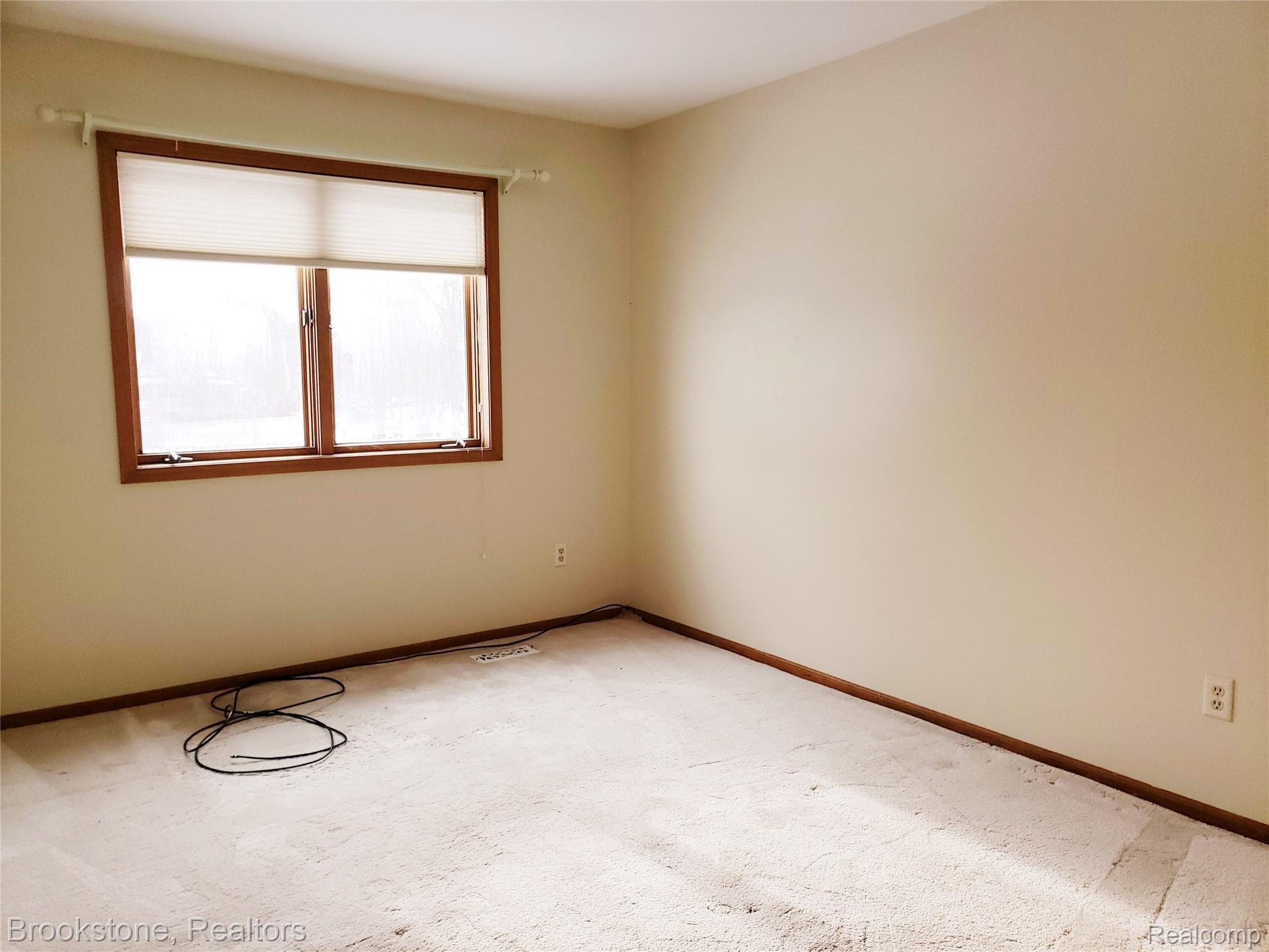 1485 Kings Pointe Road Grand Blanc, MI 48439 - Photo 26 of 38 20210110_200501.jpg
