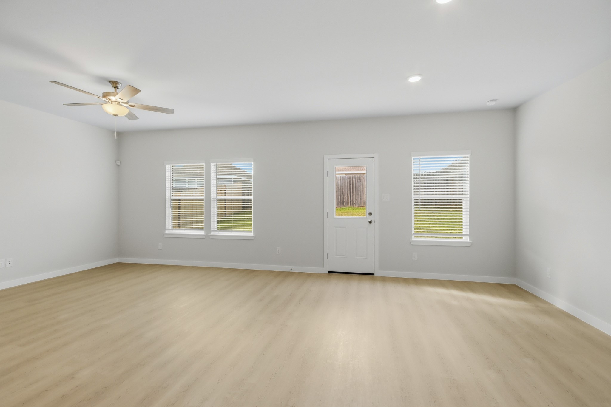 9728 Caney Bend Road Conroe, TX 77303 - Photo 4 of 25 Gallery Image 4