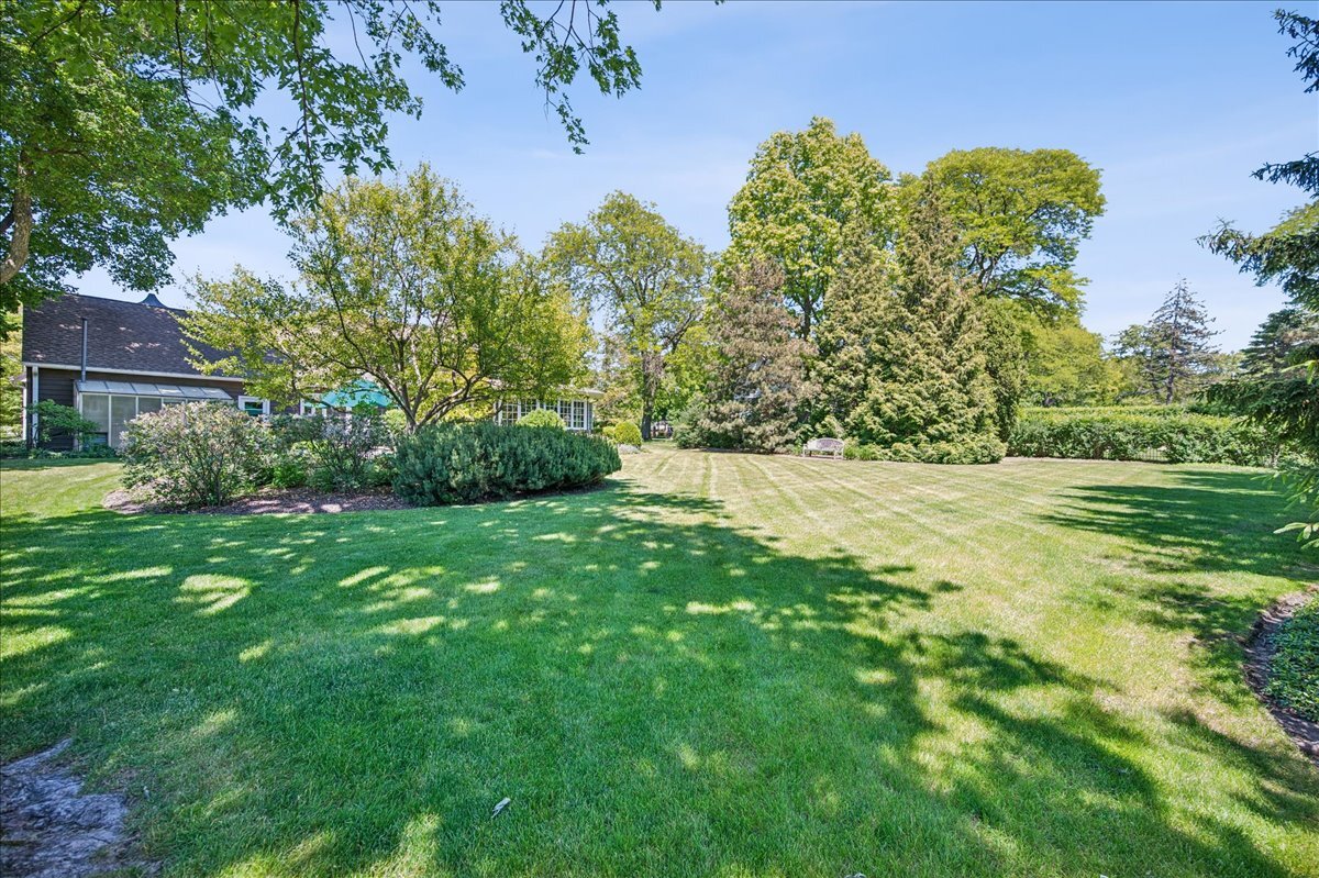 253 Summerfield Road Northbrook, IL 60062 - Photo 41 of 46 a view of a garden