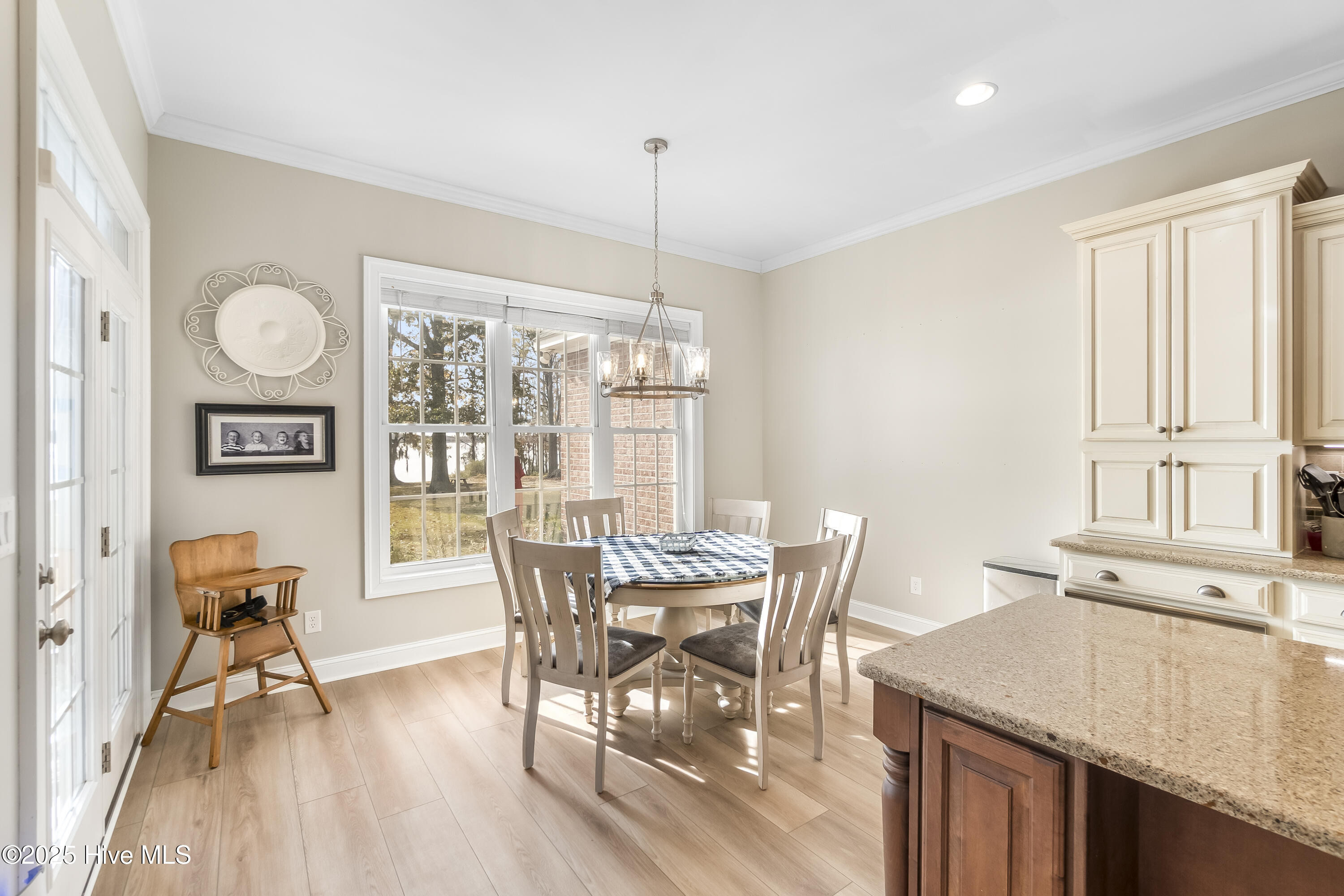 229 Grassy Point Drive Hertford, NC 27944 - Photo 19 of 68 Breakfast nook
