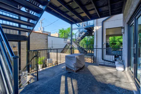 $750,000 | 1330 West Hubbard Street, Unit 2, Chicago, IL 60642