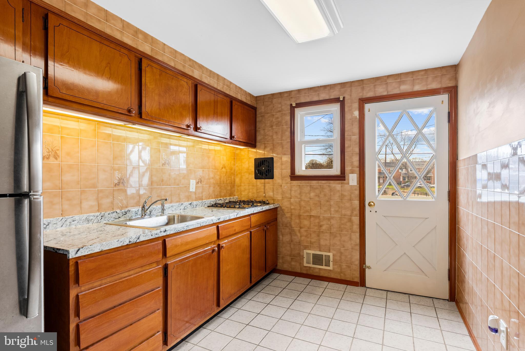 1041 Foxwood Lane Baltimore, MD 21221 - Photo 13 of 45 a kitchen with stainless steel appliances granite countertop a refrigerator and a stove