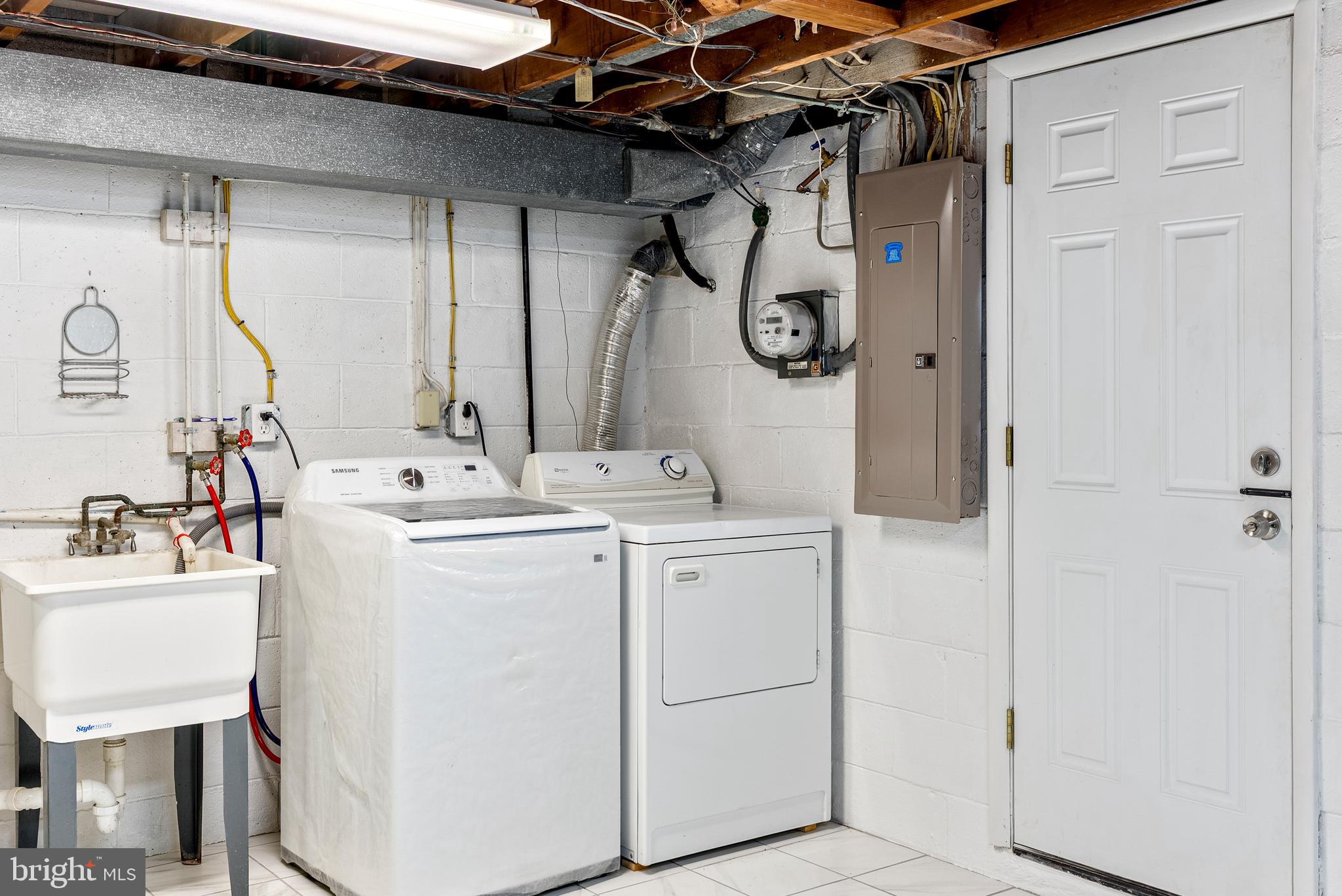 1041 Foxwood Lane Baltimore, MD 21221 - Photo 40 of 45 a utility room with dryer and washer