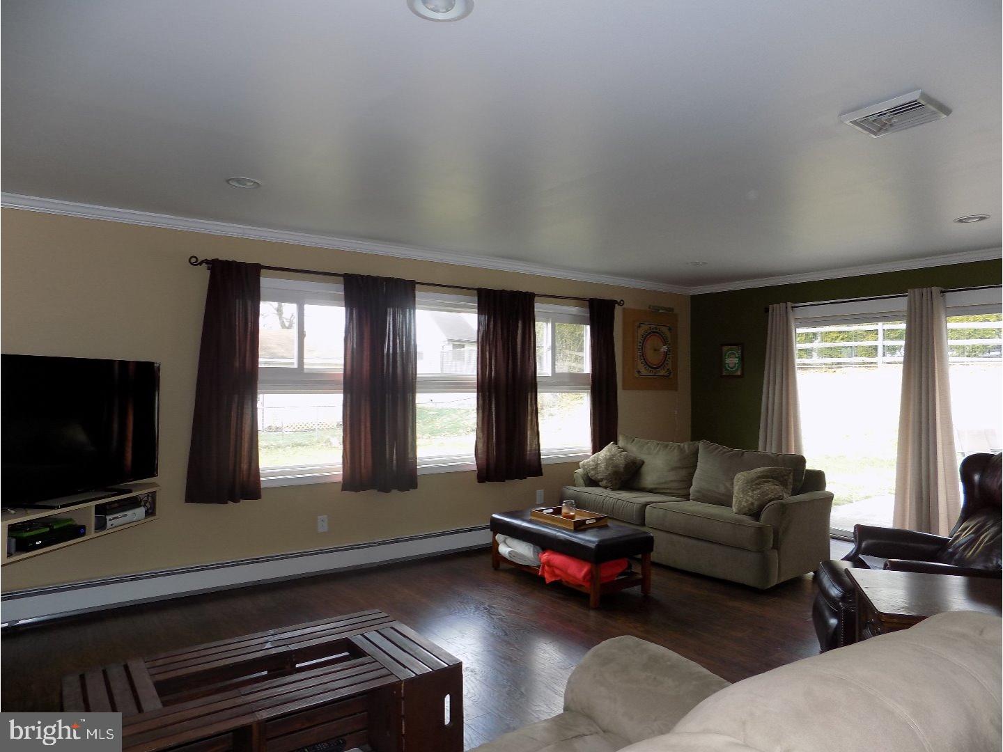 22 Halfturn Road Levittown, PA 19056 - Photo 9 of 21 Great Room