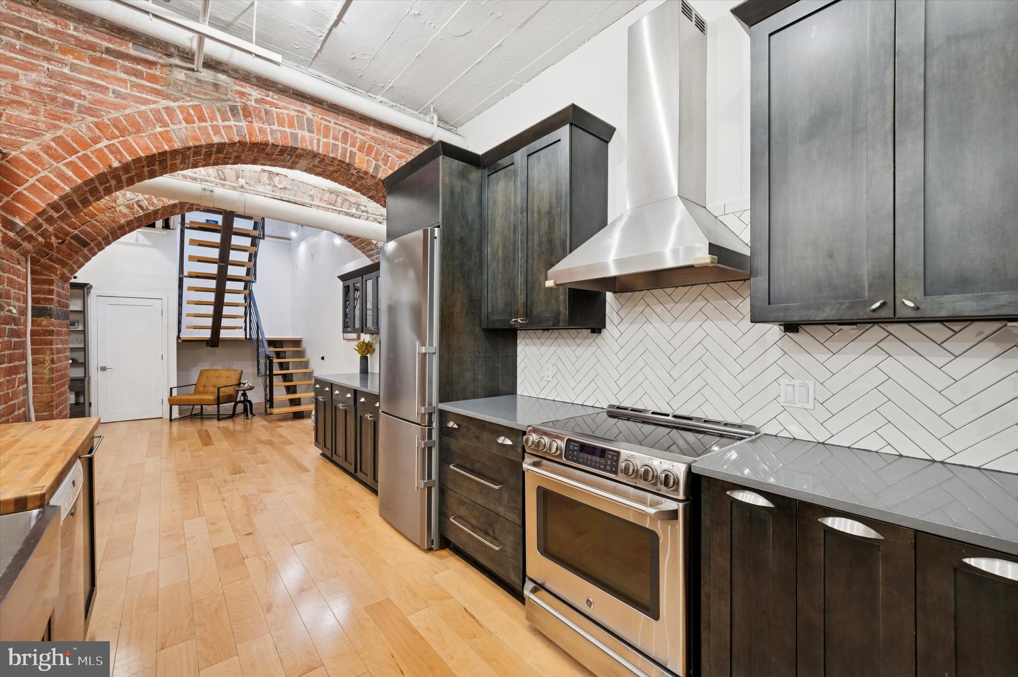 102 Church Street, Unit 101 Philadelphia, PA 19106 - Photo 3 of 31