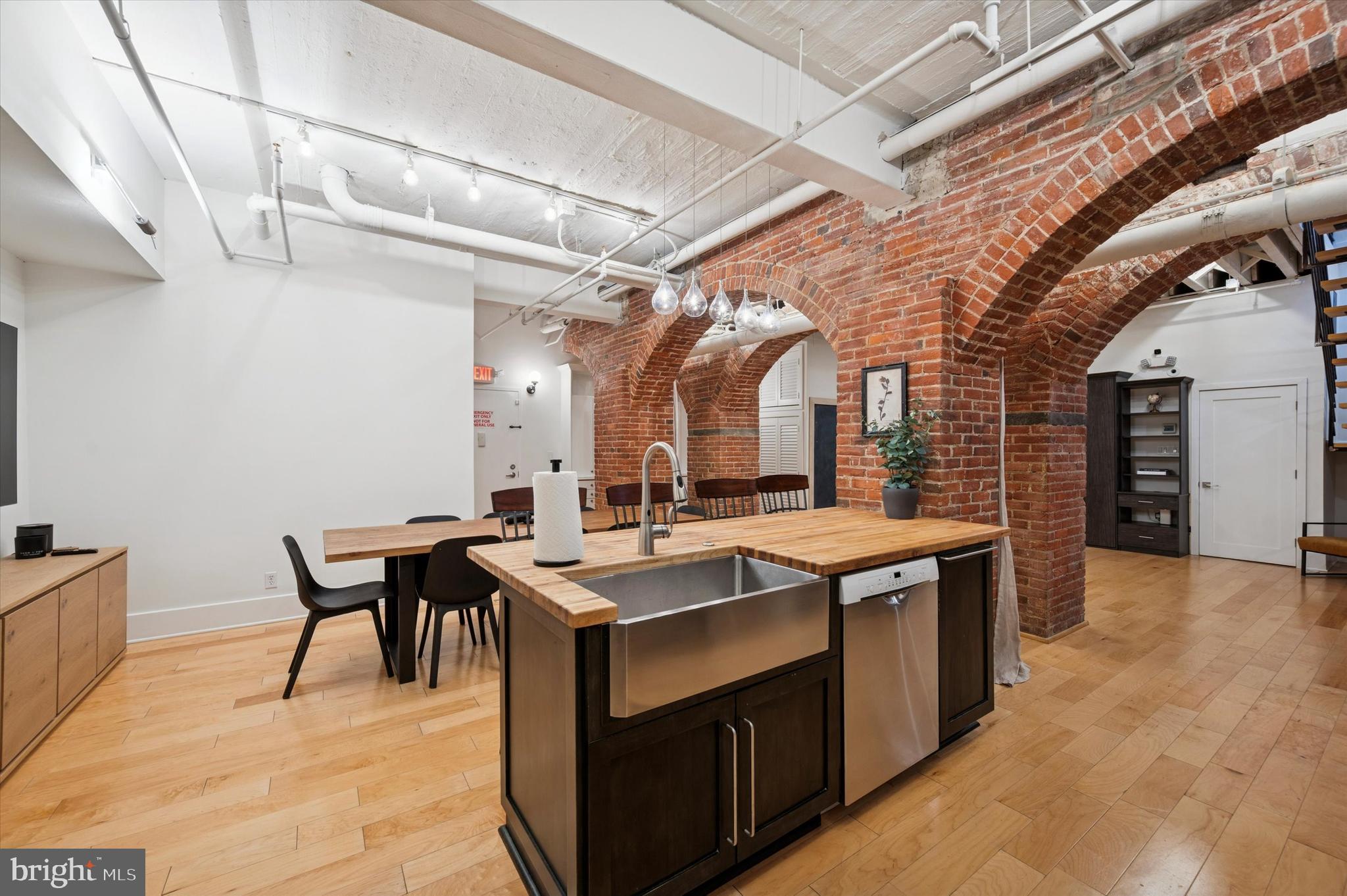 102 Church Street, Unit 101 Philadelphia, PA 19106 - Photo 7 of 31