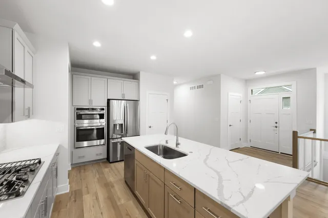 $674,900 | N28W25285 Pkwy Rdg Circle, Unit C BLDG 14 49, Pewaukee, WI 53072