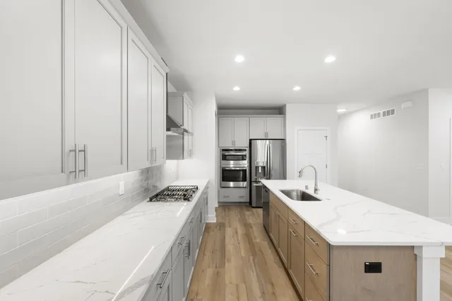 $674,900 | N28W25285 Pkwy Rdg Circle, Unit C BLDG 14 49, Pewaukee, WI 53072