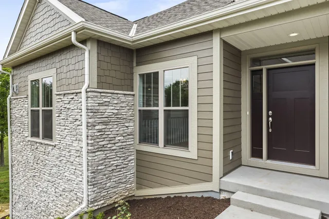 $674,900 | N28W25285 Pkwy Rdg Circle, Unit C BLDG 14 49, Pewaukee, WI 53072