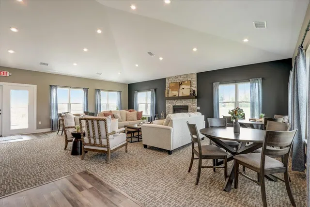 $674,900 | N28W25285 Pkwy Rdg Circle, Unit C BLDG 14 49, Pewaukee, WI 53072