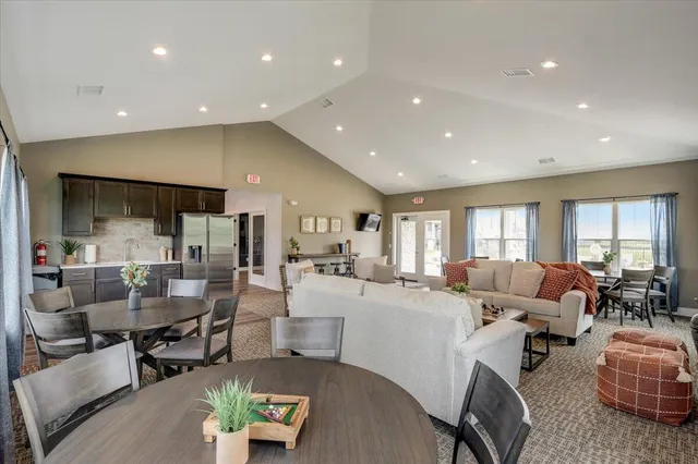 $674,900 | N28W25285 Pkwy Rdg Circle, Unit C BLDG 14 49, Pewaukee, WI 53072