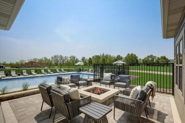 $674,900 | N28W25285 Pkwy Rdg Circle, Unit C BLDG 14 49, Pewaukee, WI 53072