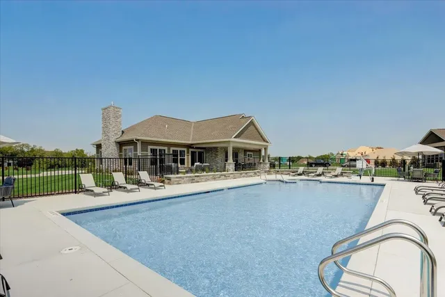 $674,900 | N28W25285 Pkwy Rdg Circle, Unit C BLDG 14 49, Pewaukee, WI 53072